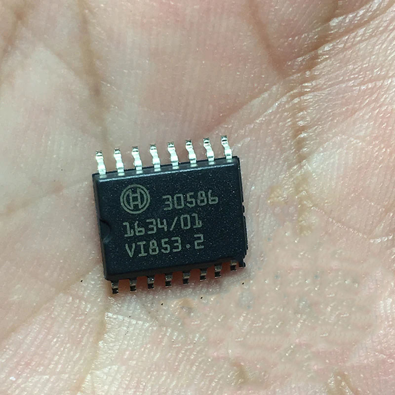 5pcs 30586 MED17.5.2 Original New automotive Ignition Driver Chip IC Component